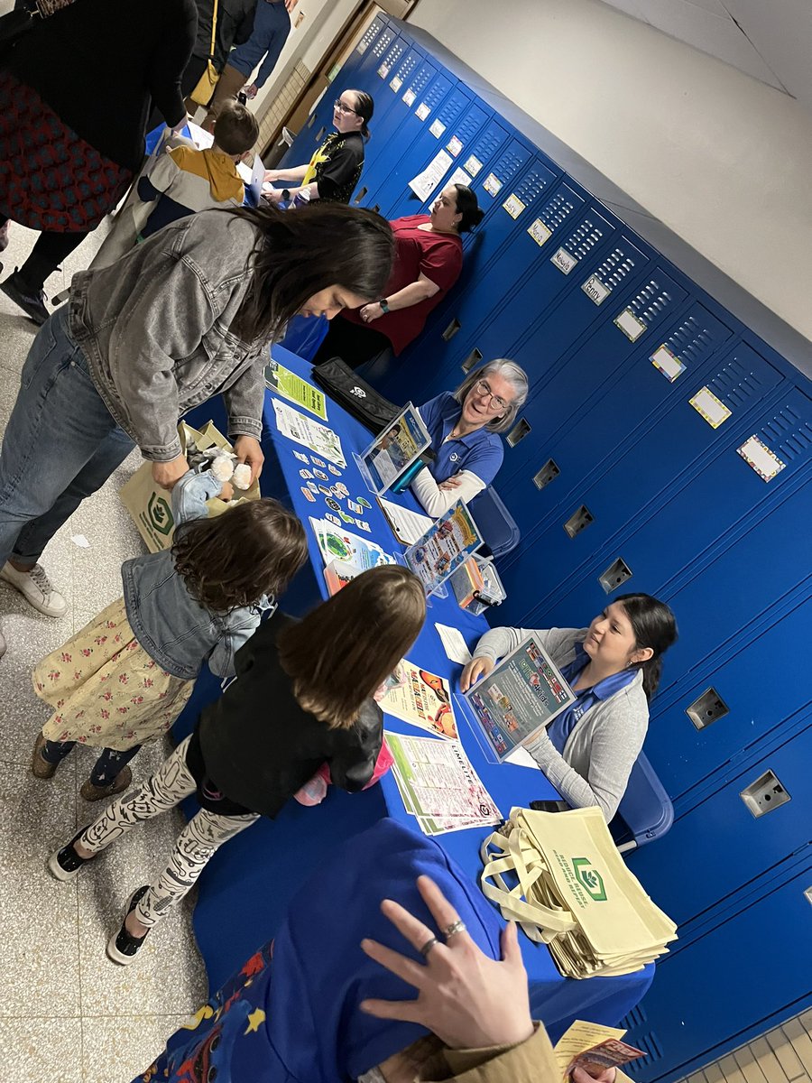 Thank you @BerwynLibraryIL for supporting our school at Family Literacy Night! @IrvingBerwyn