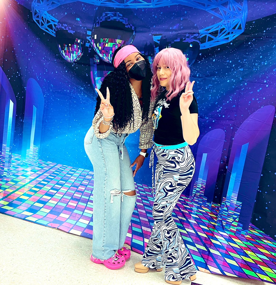 Tonight, we traveled back in time for A Night in the 70’s🕺🏾It was wonderful to celebrate <a href="/ElbridgeGaleES/">Elbridge Gale Elem</a> students at their Mirrors &amp; Windows Showcase. From Celia Cruz 💃🏾Hank Aaron⚾️Tito Puente🪘 &amp; more. What a fantastic event! @MrsTobinTeaches you are truly gem! #SLL 💜 @SLLpbc