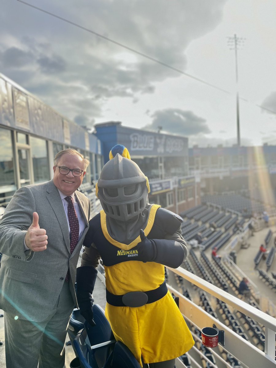NeumannUniv's tweet photo. It was a great evening at @WilmBlueRocks for our admitted grad students! 

#neumanngrad https://t.co/n4xqDFEvAw