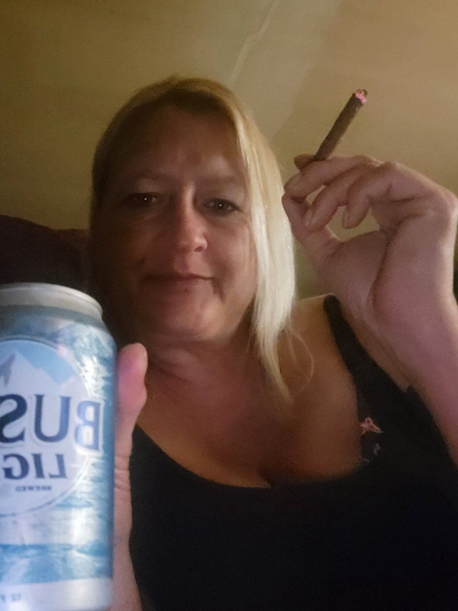 valp777's tweet photo. Beer and cigar. Almost a perfect ending to the night! https://t.co/BJtQ365jRu