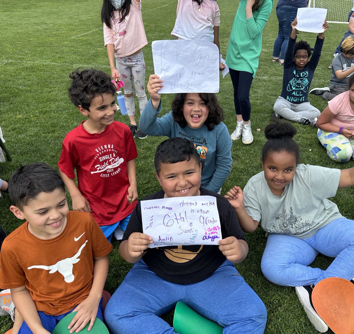 MsCurranGr3AAP's tweet photo. Loved my little #fanclub for the staff vs. 6th grade volleyball game! 🥰🏐 (And some signs for 6th grade!) They even asked for my autograph after! 🤣 #FHHighlights https://t.co/BkowDvd00D