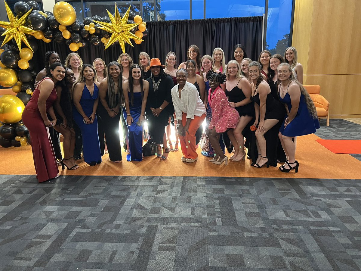 TrenaPrater's tweet photo. Diamond divas! 🐪 2023 Cammy's
@GoCamelsSB https://t.co/yNEPq0qrta