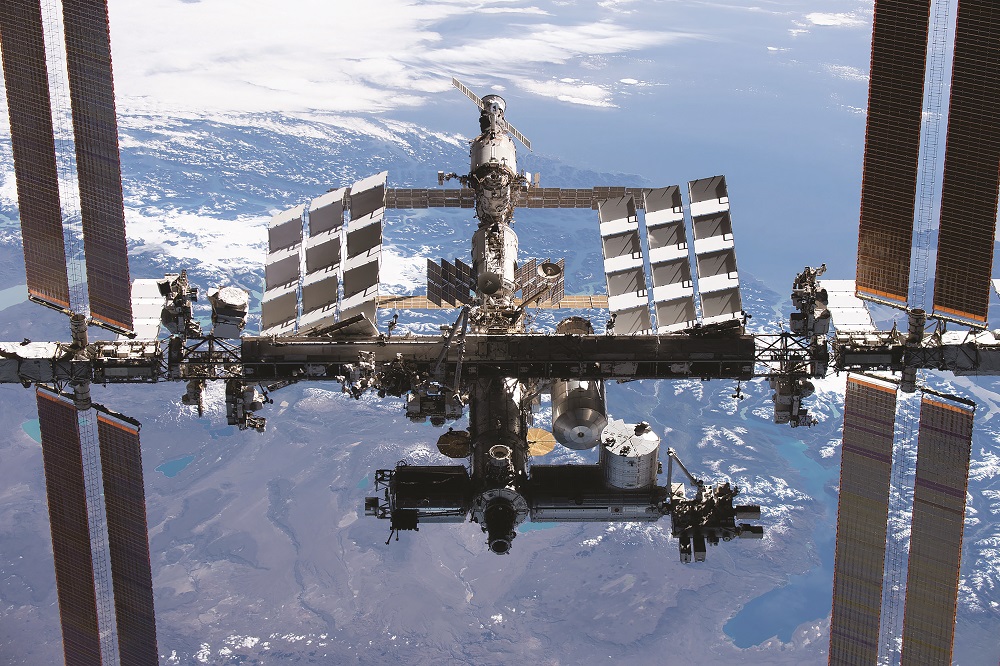 ActuSpace's tweet photo. Le #Gouvernement russe a accepté de poursuivre sa participation à la station spatiale internationale au moins jusqu'en 2028. Il est le dernier partenaire à avoir accepté une prolongation des opérations de la station. https://t.co/dpZFhJfN4r