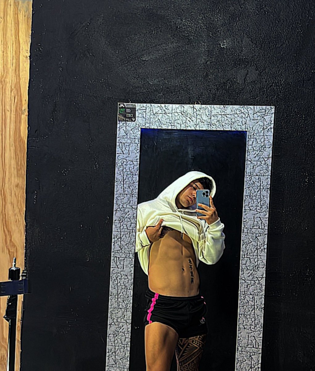 HORNEY 👨‍ ️‍👨DADDY👀 on Twitter: "RT @ook_samuel1: Vengo del futuro, te ves increíble durmiendo