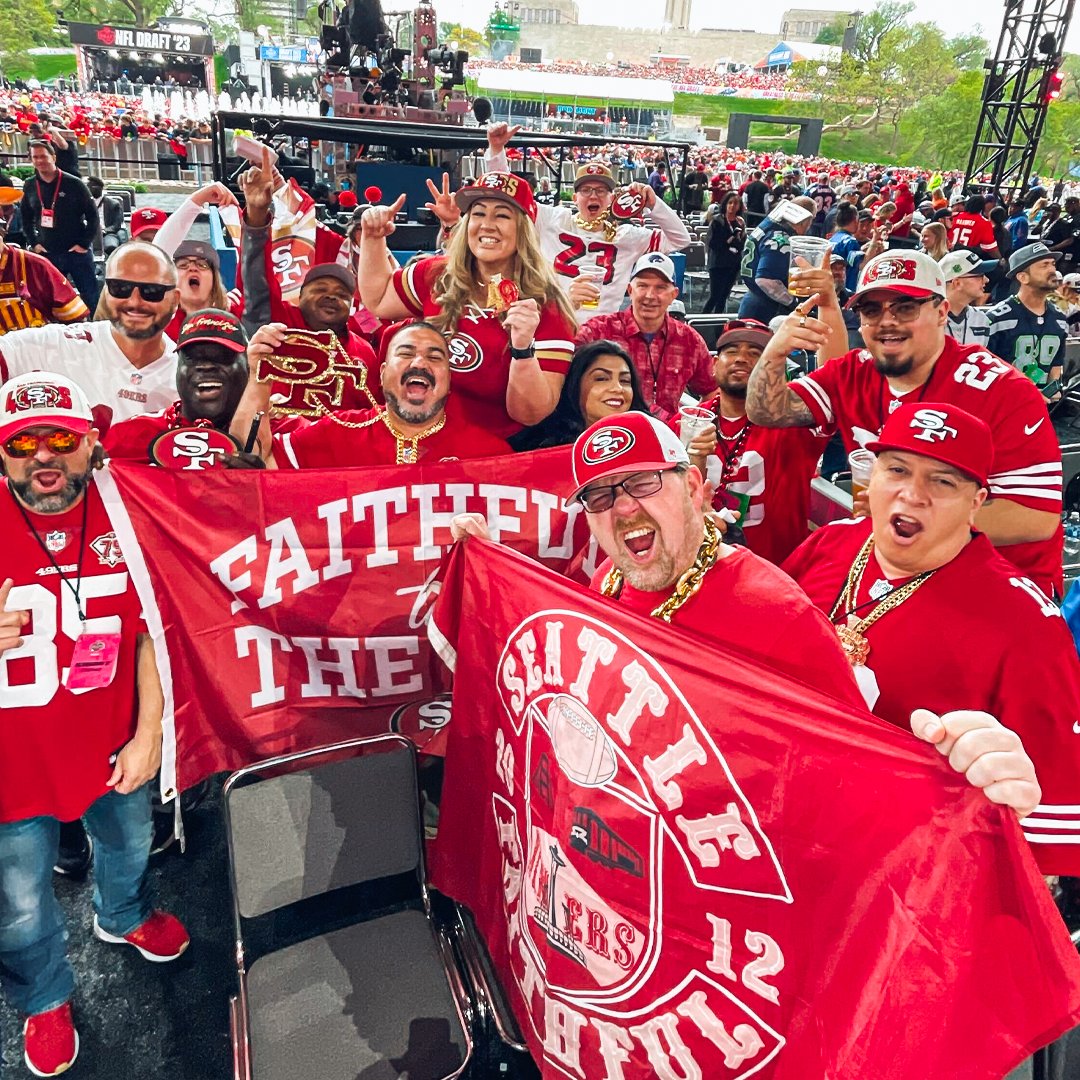 49ers's tweet photo. The Faithful always show up! #FTTB https://t.co/j5PtDXNwsj