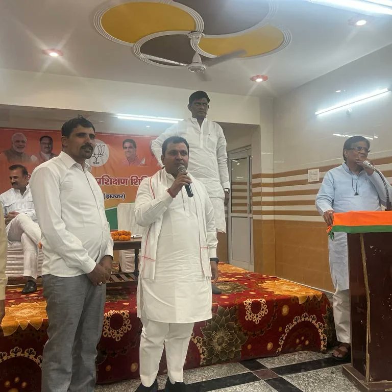 NaveenBunty4BJP's tweet photo. दो दिवसीय शक्ति केंद्र प्रमुख प्रशिक्षण शिविर, @InfoNamamigange   🙏 में दूसरा दिन माननीय प्रदेश अध्यक्ष @OPDhankar जी के साथ
@NaveenBunty4BJP

@BJP4Haryana  @BJYM @BJP4Haryana @BjpBiplab @AmitShahOffice https://t.co/Ulcji12W7K