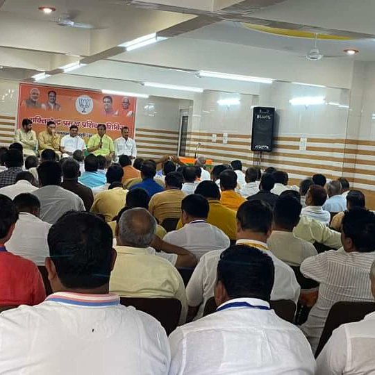 NaveenBunty4BJP's tweet photo. दो दिवसीय शक्ति केंद्र प्रमुख प्रशिक्षण शिविर, @InfoNamamigange   🙏 में दूसरा दिन माननीय प्रदेश अध्यक्ष @OPDhankar जी के साथ
@NaveenBunty4BJP

@BJP4Haryana  @BJYM @BJP4Haryana @BjpBiplab @AmitShahOffice https://t.co/Ulcji12W7K