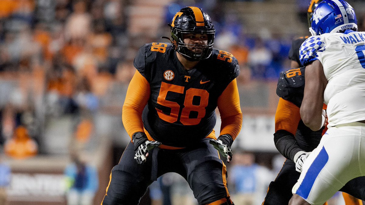 SadeekCreates's tweet photo. Darnell Wright in 2022:

895 snaps
0 sacks allowed
2QB Hits allowed

Unanimous First Team All-SEC

IN THE SEC!!!!! https://t.co/zu5pMWiLsy