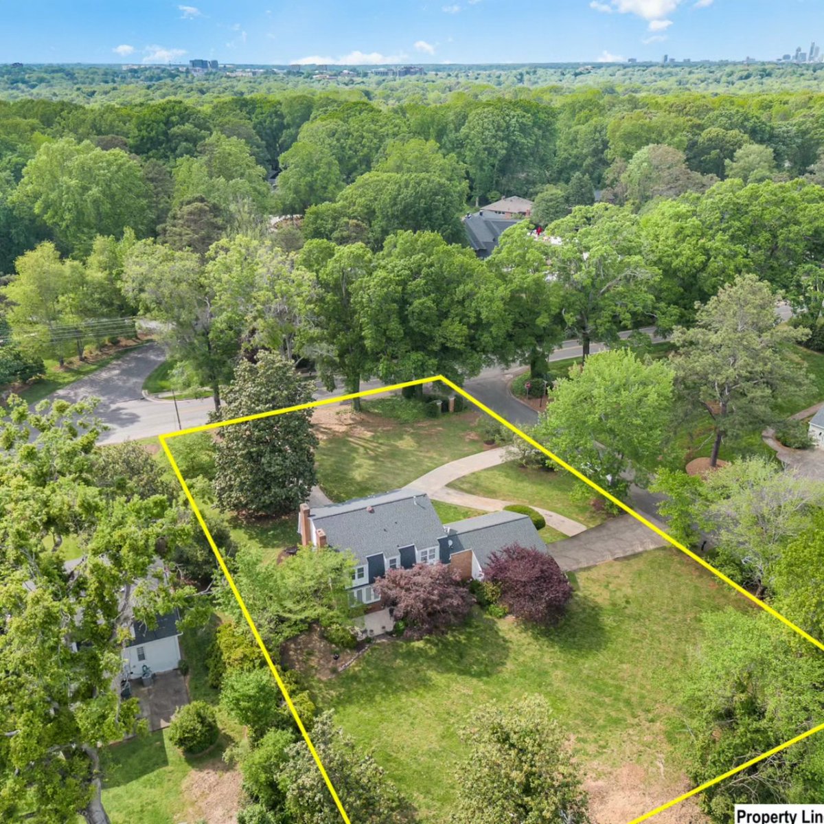 expandurlegacy's tweet photo. 🔷️Coming Soon🔷️
📍2301 Carmel Rd
💲1,100,000
🛏4bed
🛁2.5bath
📏.84acres

#milliondollarlisting #realestate #realtor #luxuryrealestate #luxuryhomes #dreamhome #realestateagent #luxury #househunting #forsale #luxurylifestyle #property #home #realtorlife #justlisted https://t.co/jnOTzbx1l7