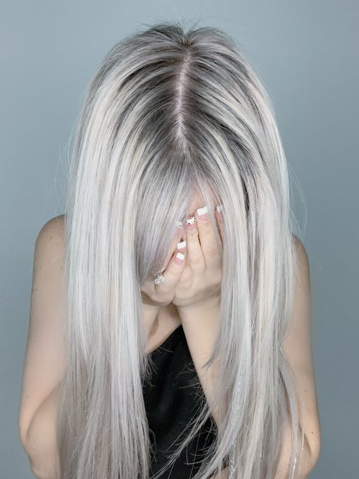 Got my roots done, hair toned a more silver-blonde and some tinsel 🩶 by Ashton Hinn Hair https://t.c<a href="/tag/scream"class="tags"><span>#scream</span></a>