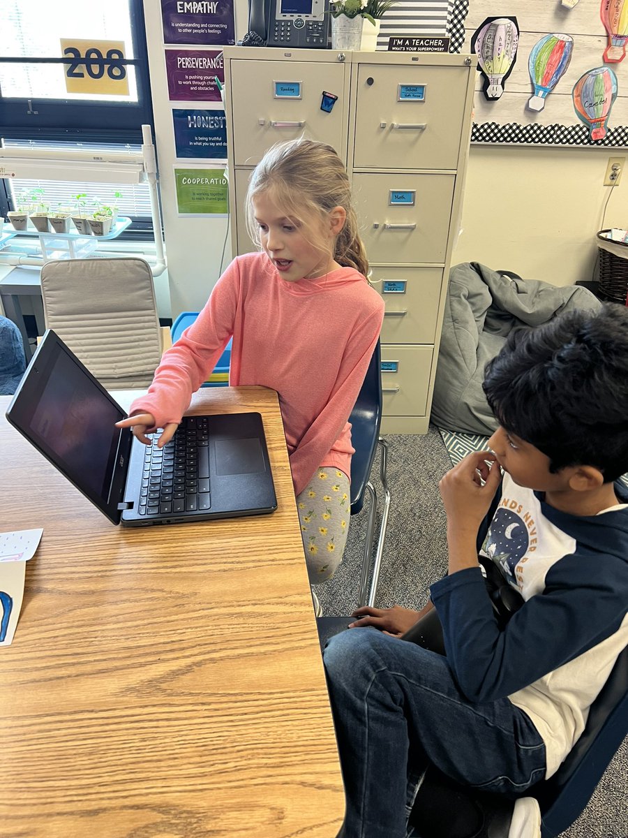 MrsWhittySCE3's tweet photo. These students loved sharing their hard work with their 2nd grade teacher and 2nd grade students! @mrshurto @sceDCSD https://t.co/6gYZj88Ev4