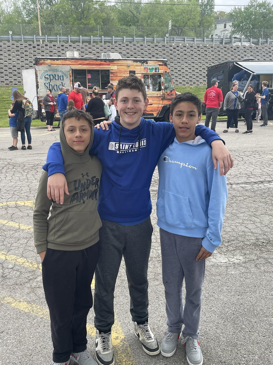 As we approach the end of the school year, we have a lot of fun activities and celebrations that bring the SES families together. This week we have enjoyed skate night, the District Art Show, and a return of Food Truck Night.