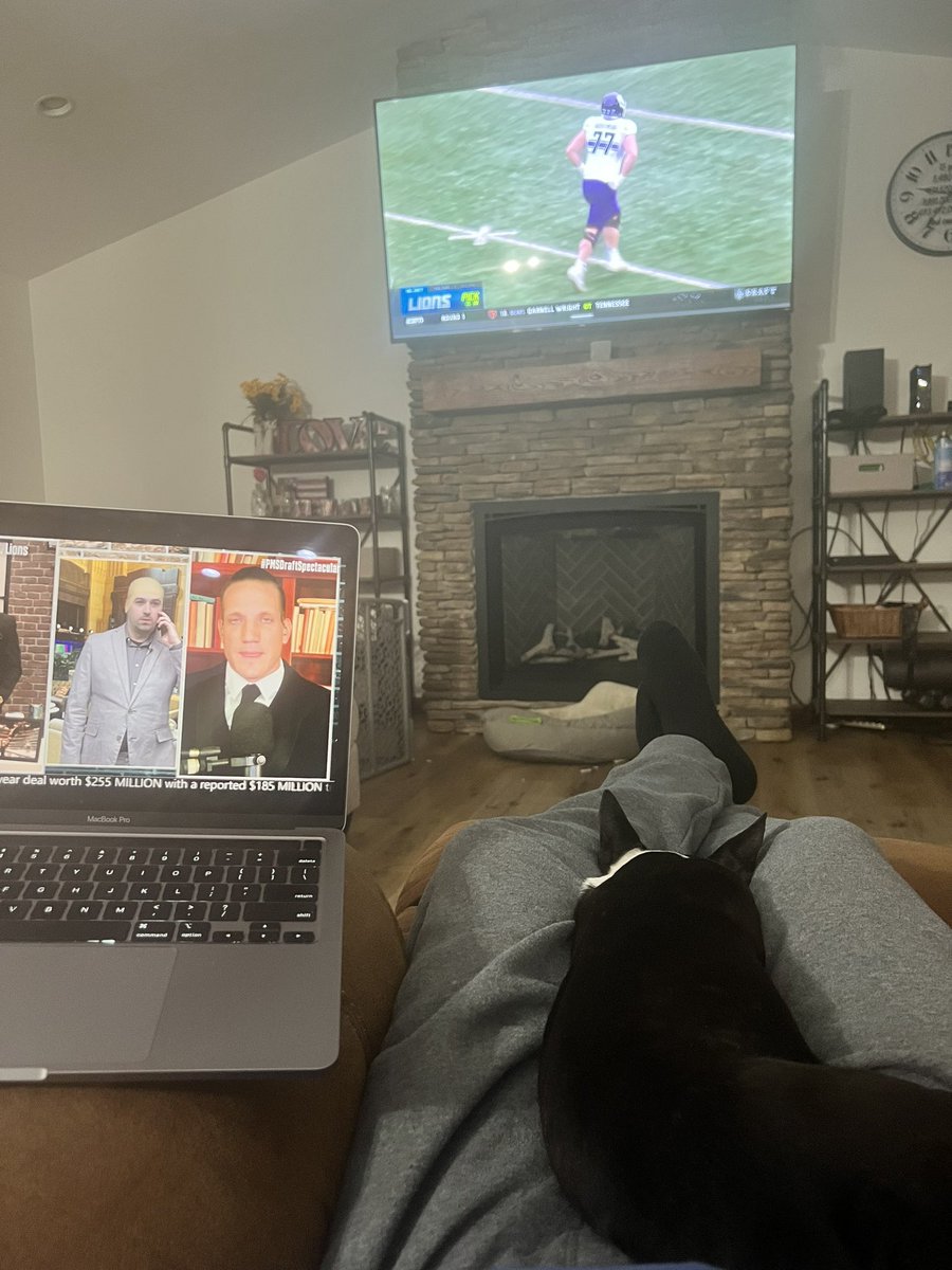 Bearded_Lyons's tweet photo. doing the same @MrsMcAfeeShow https://t.co/VPx5MCXWe8