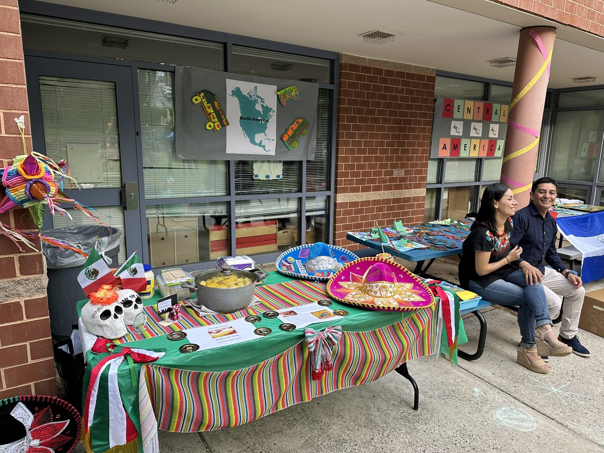 APSChristensen's tweet photo. It was a special night @APSDrew celebrating #diversity during our Multicultural Night! Thank you to our school community for your support in making it a fun, memorable night for all! @Gaither_Tracy @APSVirginia @DrewPTA https://t.co/kxksy4B35C