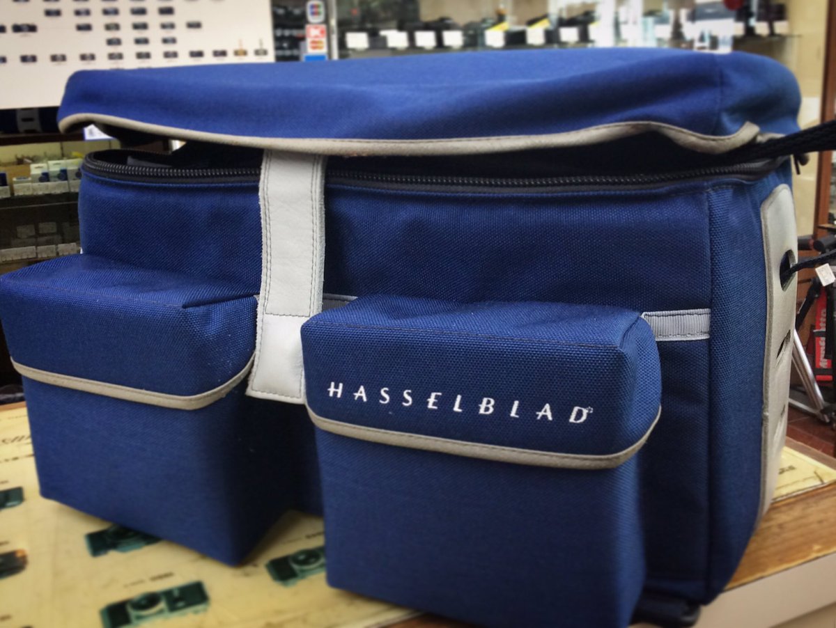 #大貫カメラ #新入荷 #中古 #カメラバッグ #camerabag #blue #hasselblad #hasselblad_diary #hasselbladculture #square #120film #中判 #中判カメラ #中判フィルム #oldlens #フィルムカメラ #filmcamera #カメラ #レンズ #camera #lens #art #beautiful #photography #style #fashion