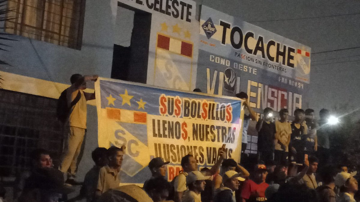 MissXMiau's tweet photo. Sus bolsillos llenos, nuestras ilusiones vacias. https://t.co/mcBeo3WcZj