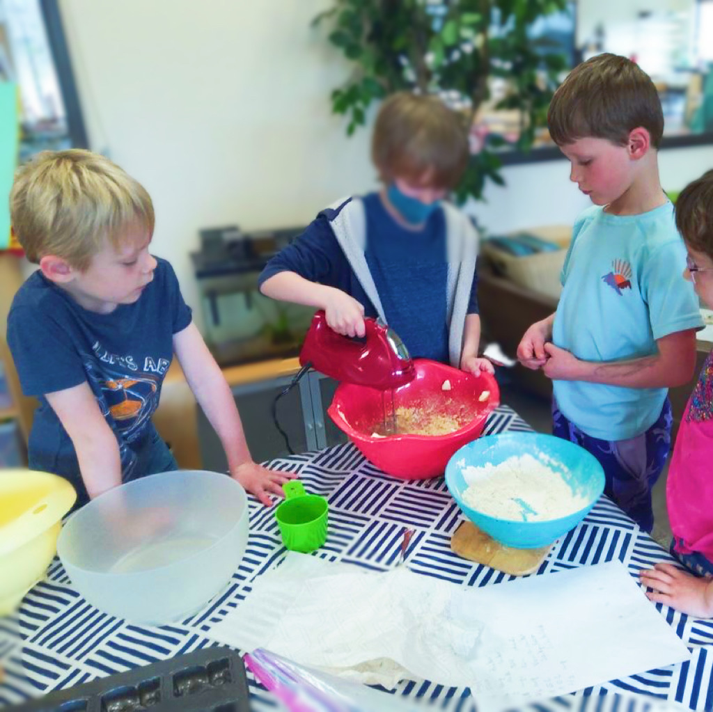 GSPDX's tweet image. Kindergarten entrepreneurs! Our little chefs learned about money and math through baking yummy treats for our recent IB unit, 'Where money comes from'. #IBeducation #YoungEntrepreneurs 🧁💰