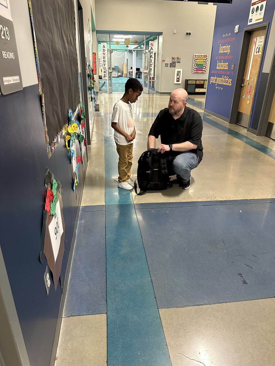 TCSSkyland's tweet photo. We want to give a big shout out to Mr. Erik Hammonds for taking the time to stop and talk to one of our students who needed a little encouragement today. @MikeDaria @tidecam @_clayr_ #MakingADifference #amazingtothecore https://t.co/llN6Y2tnLc