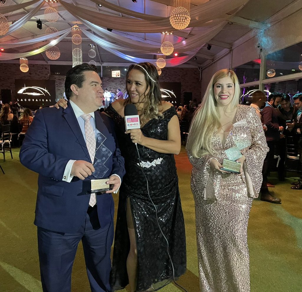 charliedelvalle's tweet photo. Recibí el Premio a Grandes Líderes Mexicanos que otorga el Consejo Nacional de Líderes Empresarios #CONALIDE 🏆🥇📸 @conalidemx ✌🏻🇲🇽 https://t.co/GVXcQb3EE3