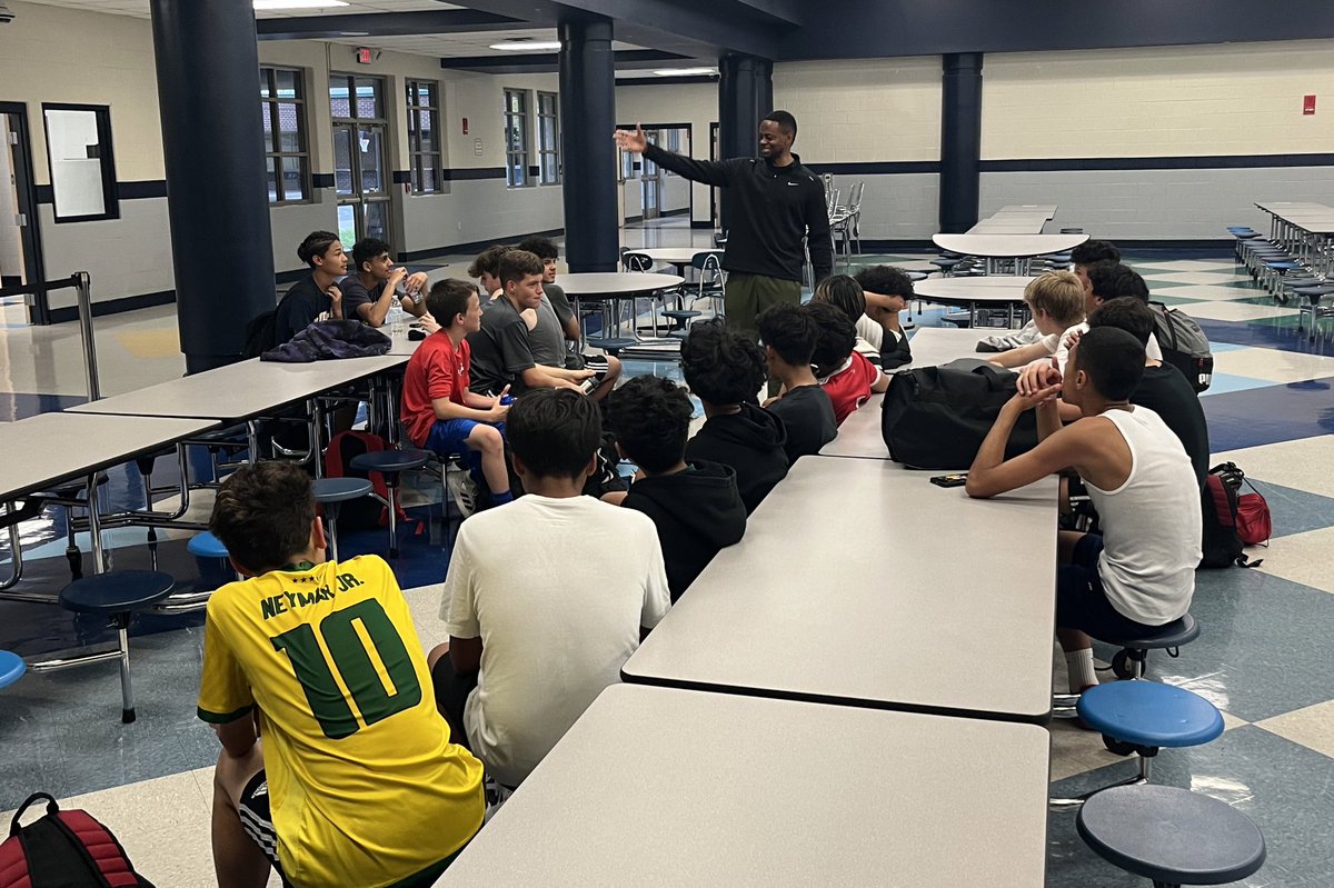 RsmSsoccer's tweet photo. Big thanks @_JWilliams5 for speaking to our team today about how to deal with adversity💯 https://t.co/exSvvFwT2r