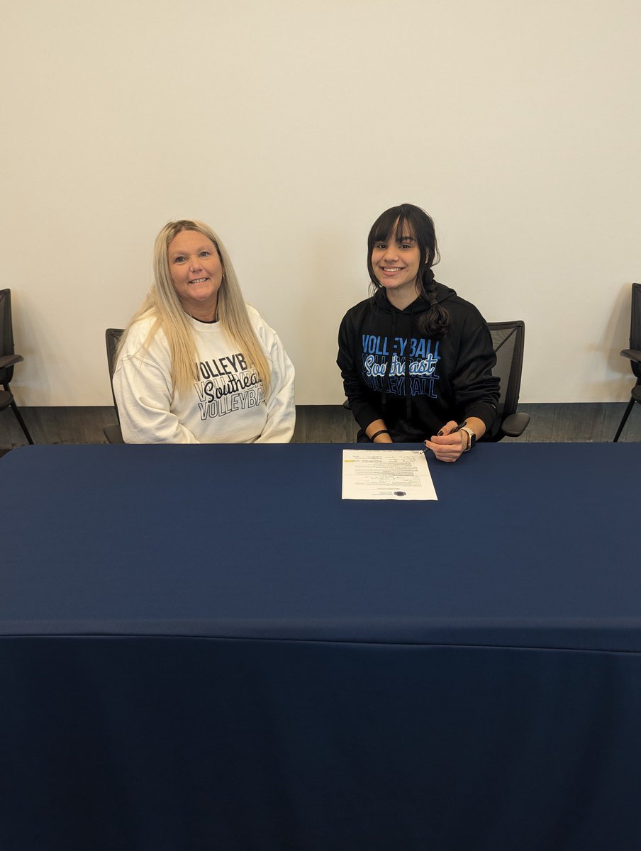 SCCBobcatVB's tweet photo. Congratulations to Nayara Pereira for making it official today 🖊️  We are so proud of you and excited to see you play next season as a Falcon! 🌪️➡️🦅 Nayara signed to play at SAU in North Carolina!!!
#SCCNeb #SCCVB #official #Signed #GoStorm https://t.co/GTxSz0NHy5