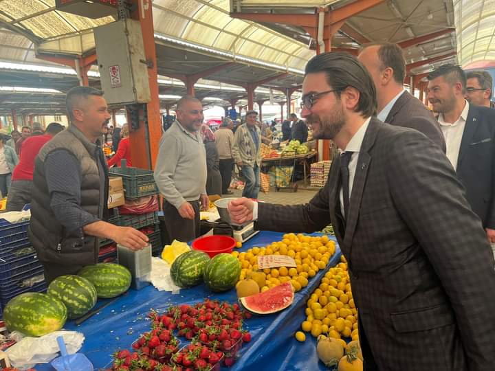 Alitugr98476809's tweet photo. BAYRAMİÇ PAZAR YERİ  
Mv Adayımız Sıtkı Keçeci,İlçe Bşk ve Yönetimi ile birlikte Bayramiç Pazarımızı ziyaret ederek, vatandaşlarımızın desteklerini istedik.Bayramiçli Hemşerilerimize teşekkür ederiz
SEN İSTERSEN OLUR BAYRAMİÇ
@MHP_Bilgi @E_SemihYalcin @doctorsitki @ahmetozkan017 https://t.co/wCrdO0bxCz
