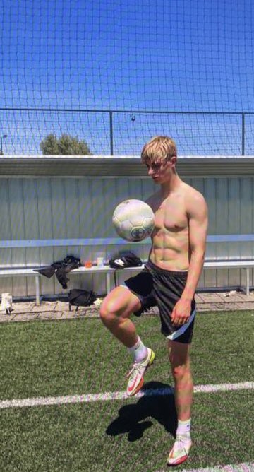 Trots op mijn zoon #TeunGijselhart! Al jaren zo waanzinnig toegewijd ⚽️ #AZJeugd ⚽️