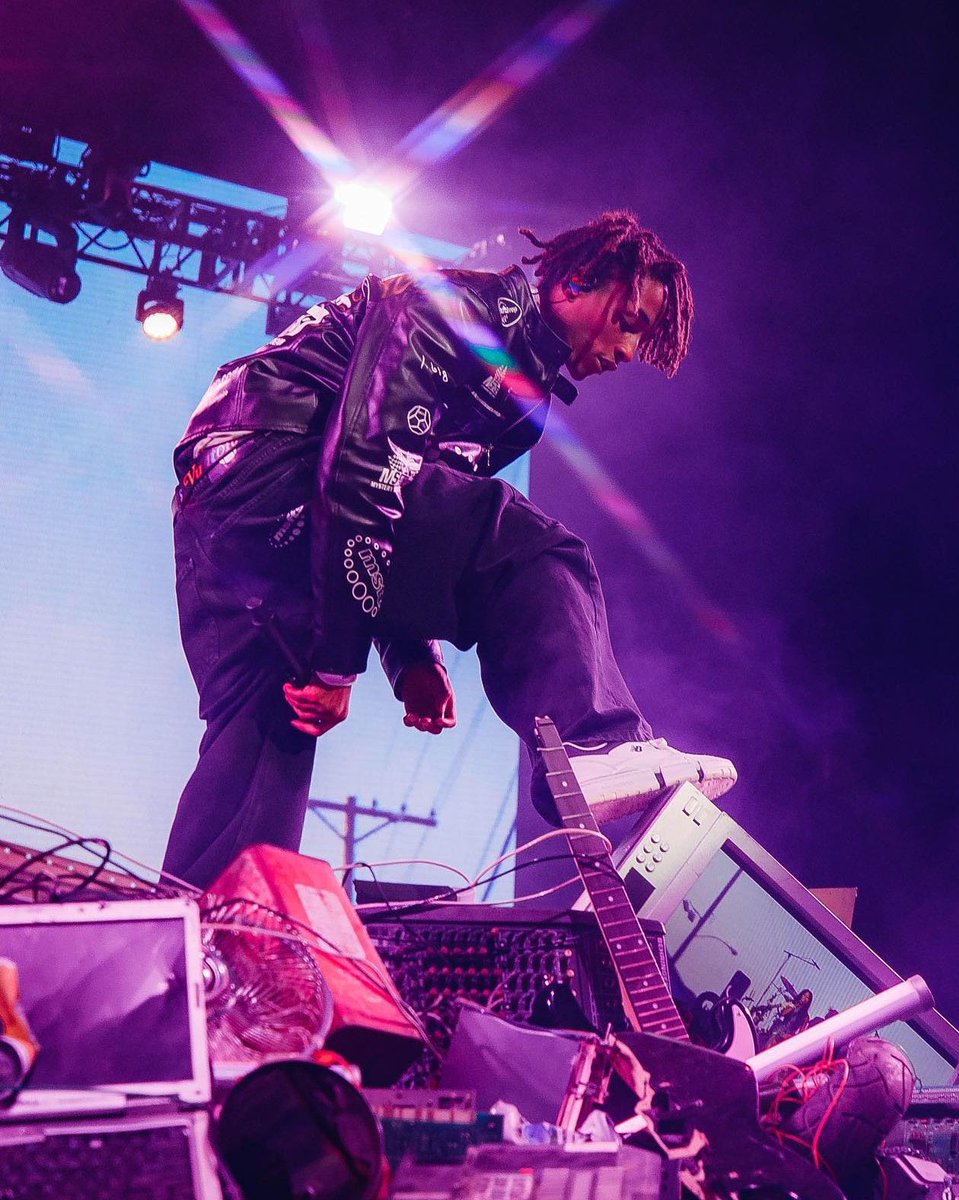 Spread_DZ's tweet photo. Jaden Smith dévoile sa nouvelle collaboration avec New Balance 👀 https://t.co/dzbfZFAzzU