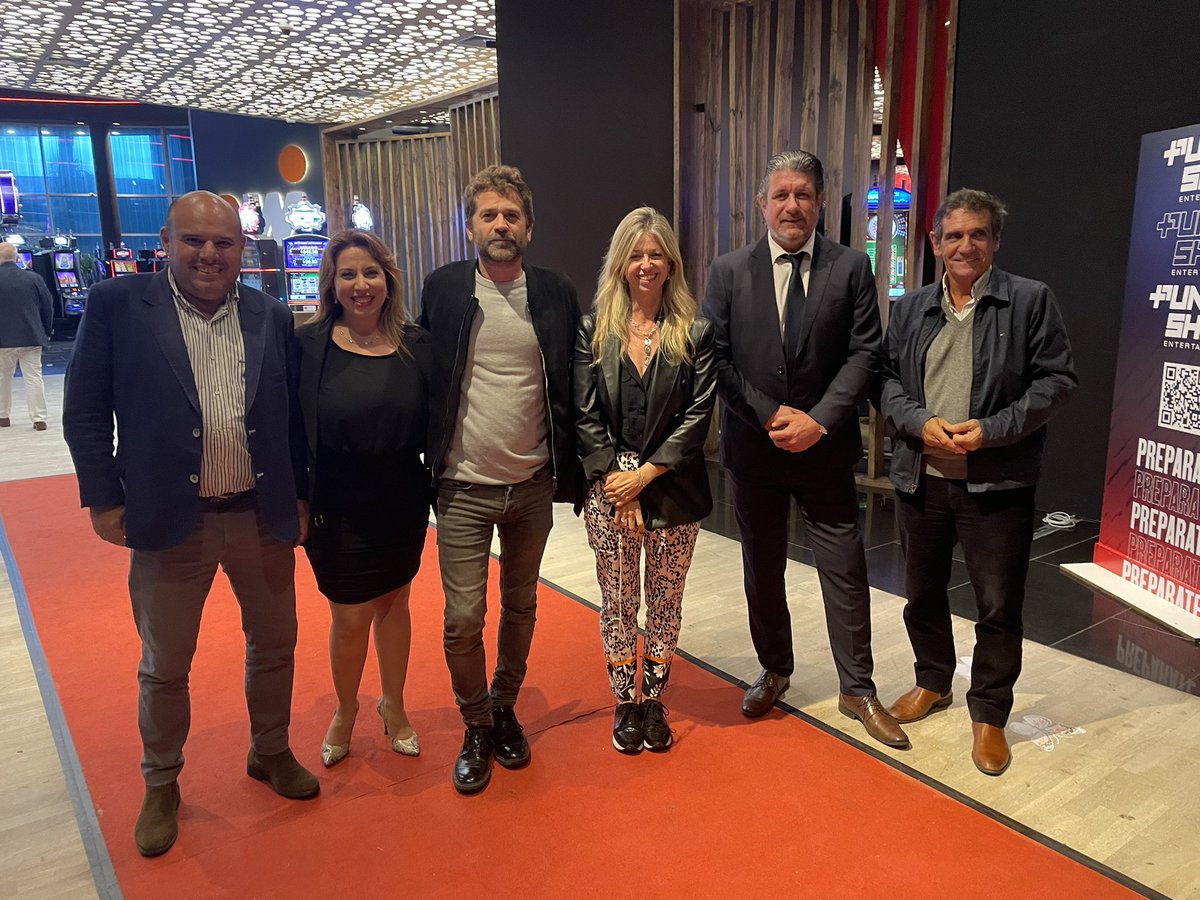 El Director Gral de <a href="/Uruguay_Natural/">Uruguay Natural</a> <a href="/CurbeloDr/">Dr. Ignacio Curbelo Solari</a> junto al Director  de la <a href="/MaldonadoUY/">Rotten Raccoons</a> <a href="/MLaventureO/">Martin Laventure</a> reciben a Nicolas Pauls para su presentación en #PuntaShowEntertainment  
#Focus #AzulPunta