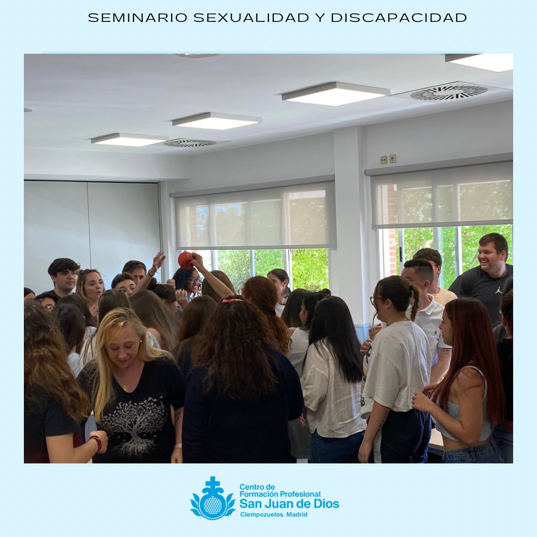 CFormativosSJD's tweet photo. Como cada año, hemos contado en nuestro centro con Ángel García, del @FISJ_Madrid, impartiendo su Seminario sobre #Sexualidad y #Discapacidad. 

Nuestro alumnado de #TCAE ha aprendido dinámicas para generar confianza y reforzar la importancia de comunicación. https://t.co/PAEMNLt5RH