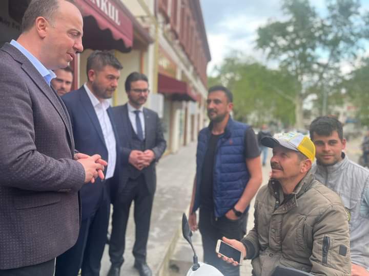 Alitugr98476809's tweet photo. BAYRAMİÇ PEKMEZCİ SOKAK ÇARŞI ESNAFI  
Mv Adayımız Sn Sıtkı Keçeci, İlçe Bşk ve Yönetimi ile birlikte Bayramiç Pekmezci Sokak Çarşı Esnafını ziyaret ederek, vatandaşlarımızın desteklerini istedik
SEN İSTERSEN OLUR BAYRAMİÇ
@MHP_Bilgi @E_SemihYalcin @doctorsitki @ahmetozkan017 https://t.co/jsSv5KAcRa