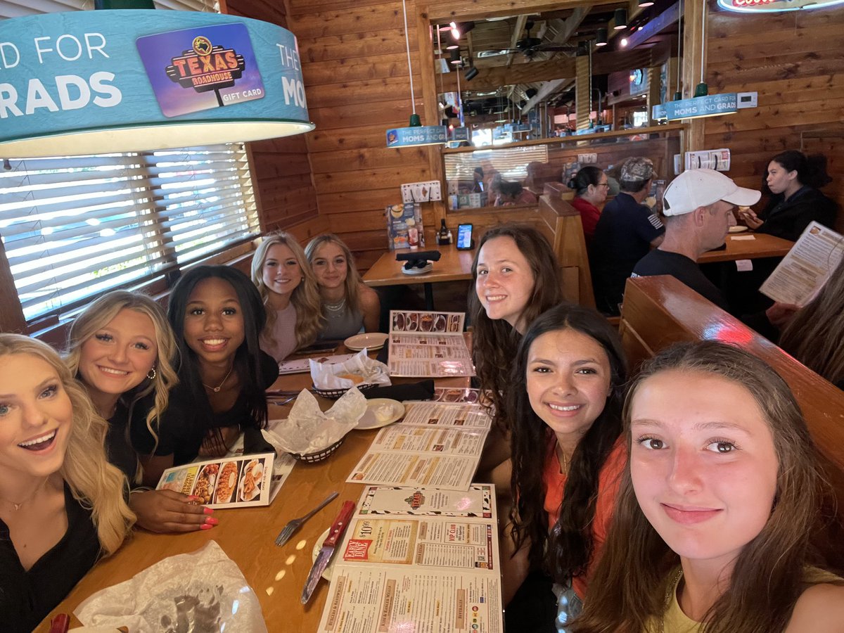 CoachMarsh22's tweet photo. Thursday night Texas Roadhouse…our Regionals tradition!!! #LadyCatTakeover https://t.co/jWawBblMYx