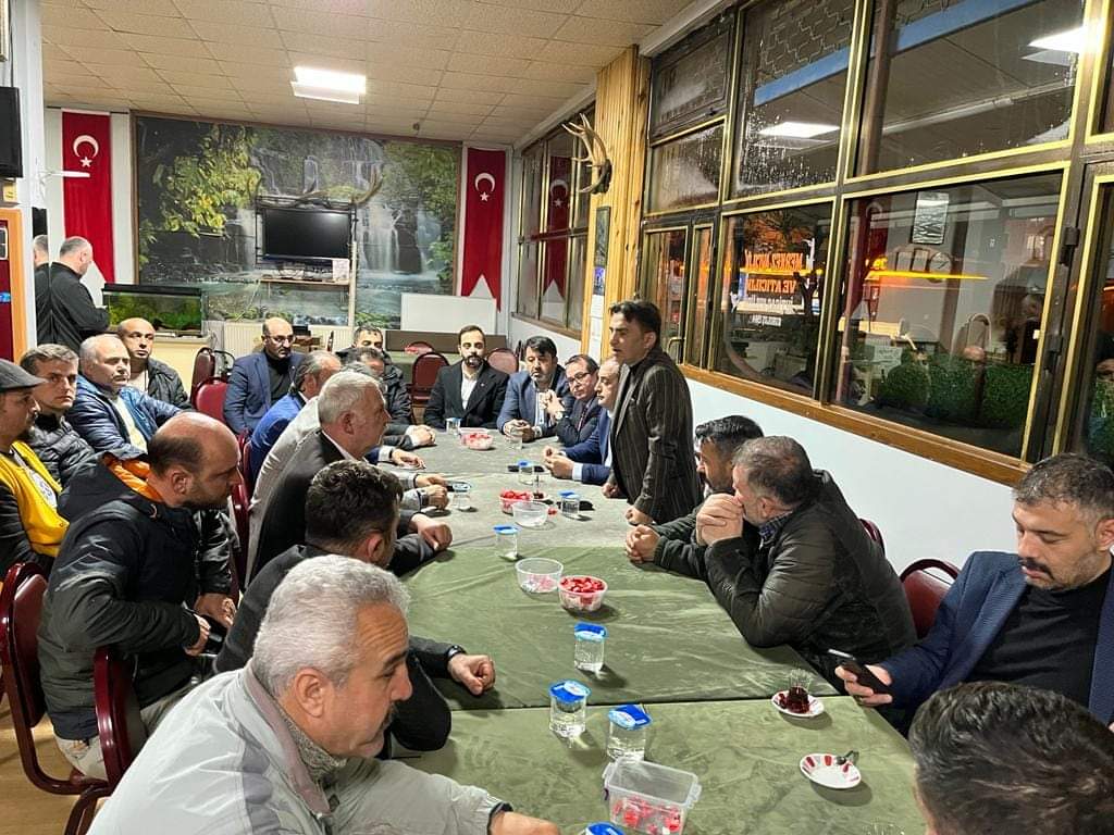 mhpgebzeilce's tweet photo. #DERNEKZİYARETLERİ  #AVCILIK #ATICILIK  #KULÜBÜ 
#MHP #Gebze İlçe Başkanımız @blent98314444, İlçe Yöneticilerimiz ve Milletvekili Adaylarımız @CYaylak, @Serdar410641 ile birlikte,Merkez Avcılık ve Atıcılık İhtisas Kulübünü ziyaret ederek, hemşehrilerimiz ile bir araya geldik. https://t.co/prWPncg0QC