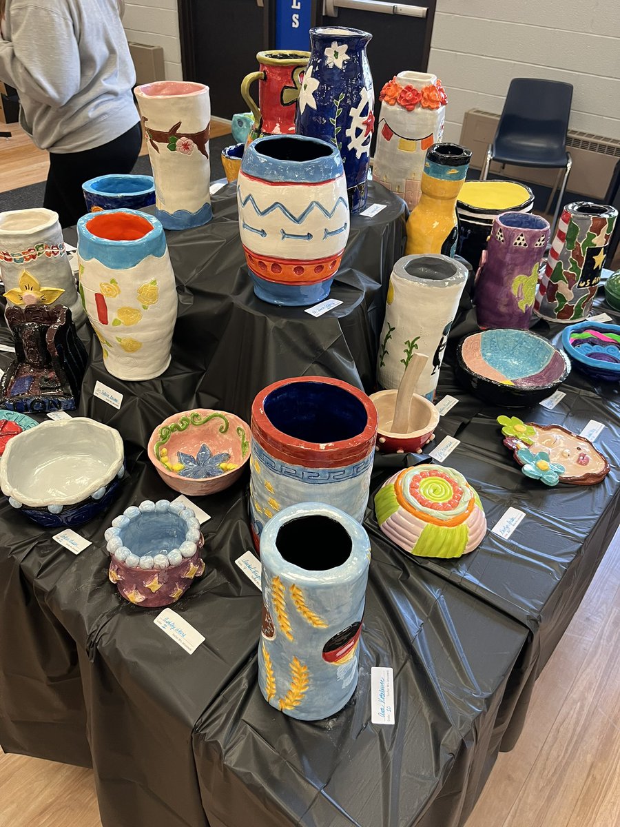 MrsBackosBHS's tweet photo. I loved getting to see all my talented student’s artwork past and present! Thanks to team Tye Dye for inviting my class to the art show. My favorite were the calveras 🧡 @Mrs_Doyle_Art @Mrs.J @Mr.Hicks @Ms.Lloyd https://t.co/nnISCQjLnz