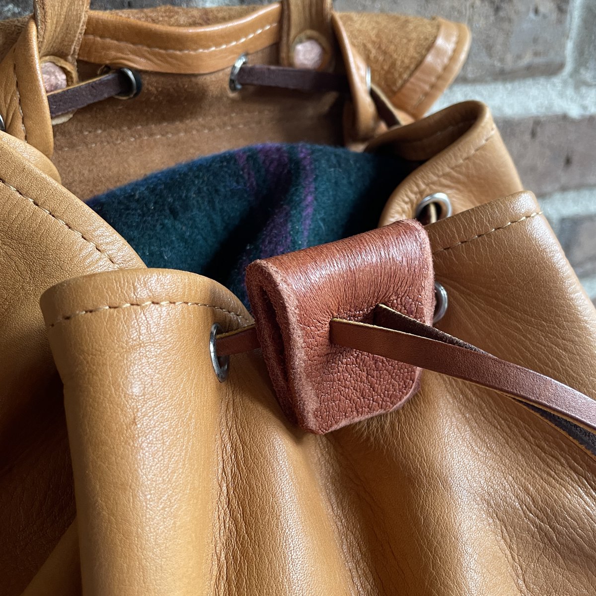 Real_Reederang's tweet photo. RARE VINTAGE 1970s REINDEER SKIN LEATHER BACKPACK RUCKSACK MACBOOK BAG $767.25

https://t.co/6z0IloibUg

An amazing find modified by yours truly...

#Reederang #Vintage #VintageLeather #1990s #deerskin #LaptopCase #Retro #TrueVintage #PureVintage #Beautiful  #VintageBackpack https://t.co/ojhUkbBFag