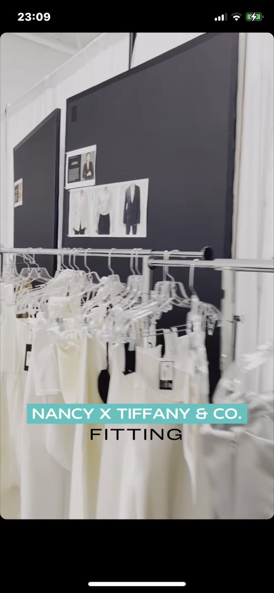 BtsItalyUni's tweet photo. 🇮🇹Dalle storie di @nancyajram possiamo vedere l’outfit che probabilmente Jimin indosserà all’evento di @tiffanyandco tra circa 1 ora. 

#AgustD #SUGA #yonngi #MinYoongi #parkjimin #tiffanyandco 
#BTS #방탄소년단 #nam #namjoon #kimnamjoon #rm #jin #seokjin #kimseokjin #jimin #v https://t.co/0XyTBoKt18