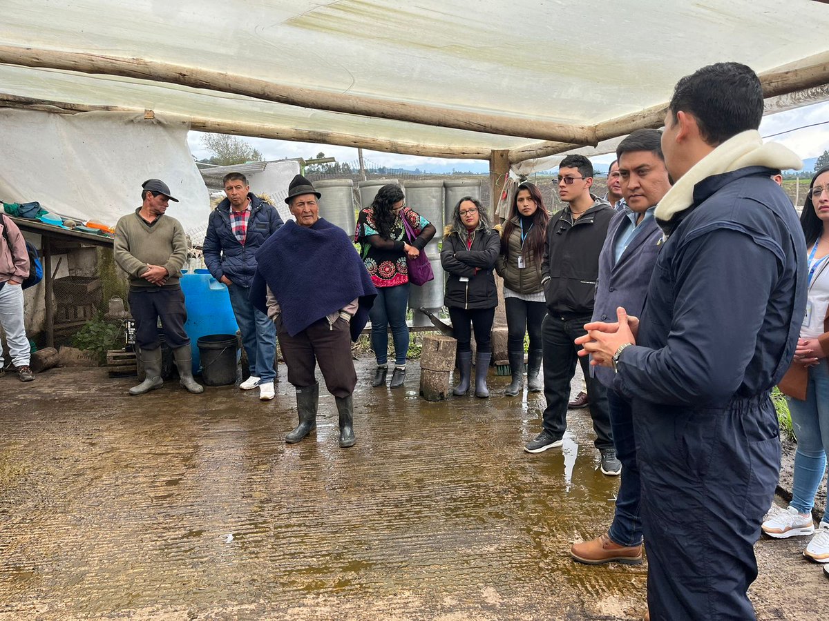 Agricultura_CZ1's tweet photo. #Carchi | Recibimos la presencia de @JimmyAvilaJar , gerente del proyecto #PIATER, con el objetivo de socializar las metas y conocer el trabajo de asistencia técnica que beneficia a los agricultores de la provincia.
 #TrabajamosPorElCampo👨‍🌾 https://t.co/jx4WPyDiKZ