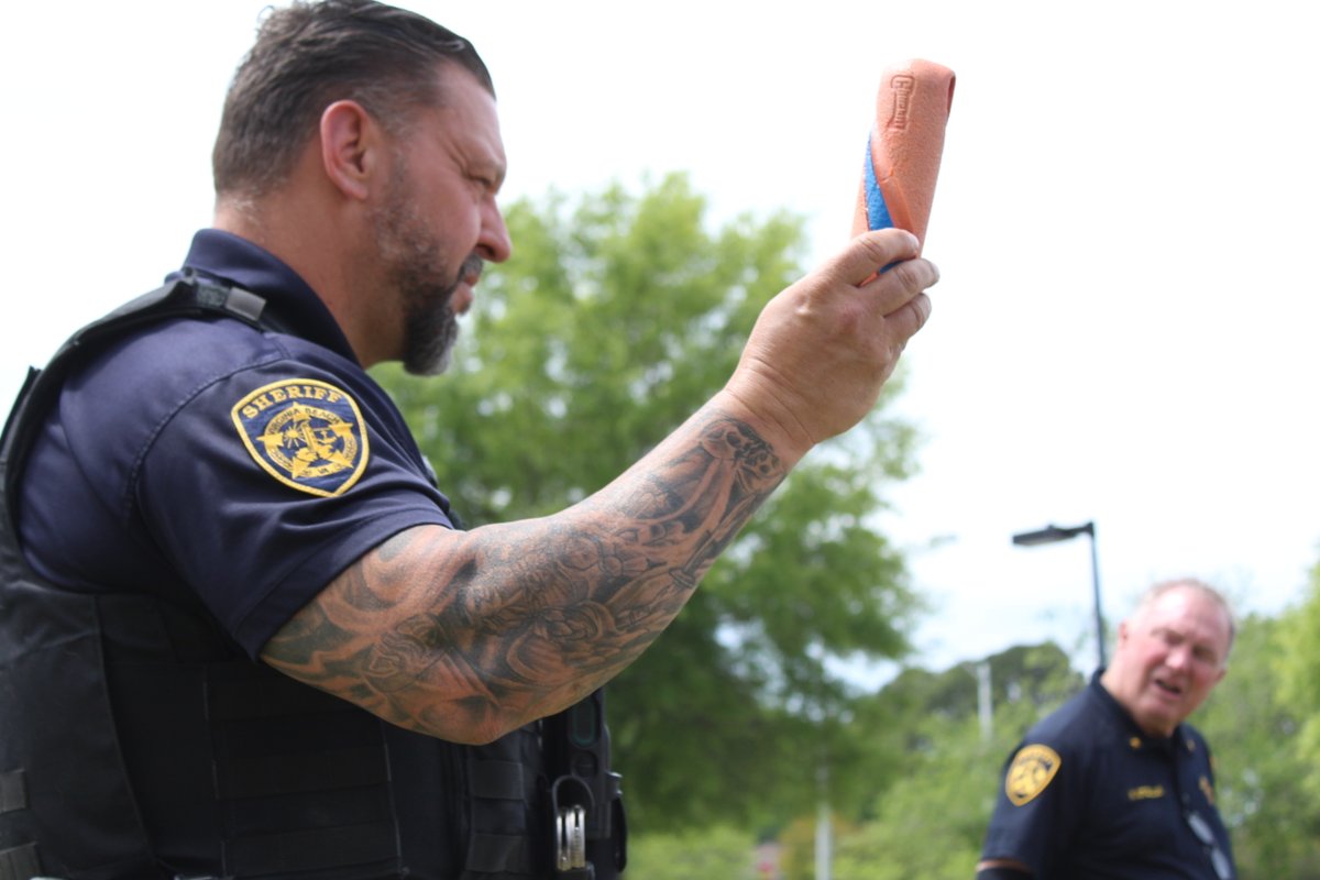 VBSO's tweet image. K9 Pablo awed kindergartners and teachers at Trantwood Elementary School Thursday with his extra keen snout. Sheriff @kenstolle even put a drug-smelling rag in his pocket to show the kids how quickly Pablo can detect an illegal substance. #goodboyPablo #k9handler #k9training