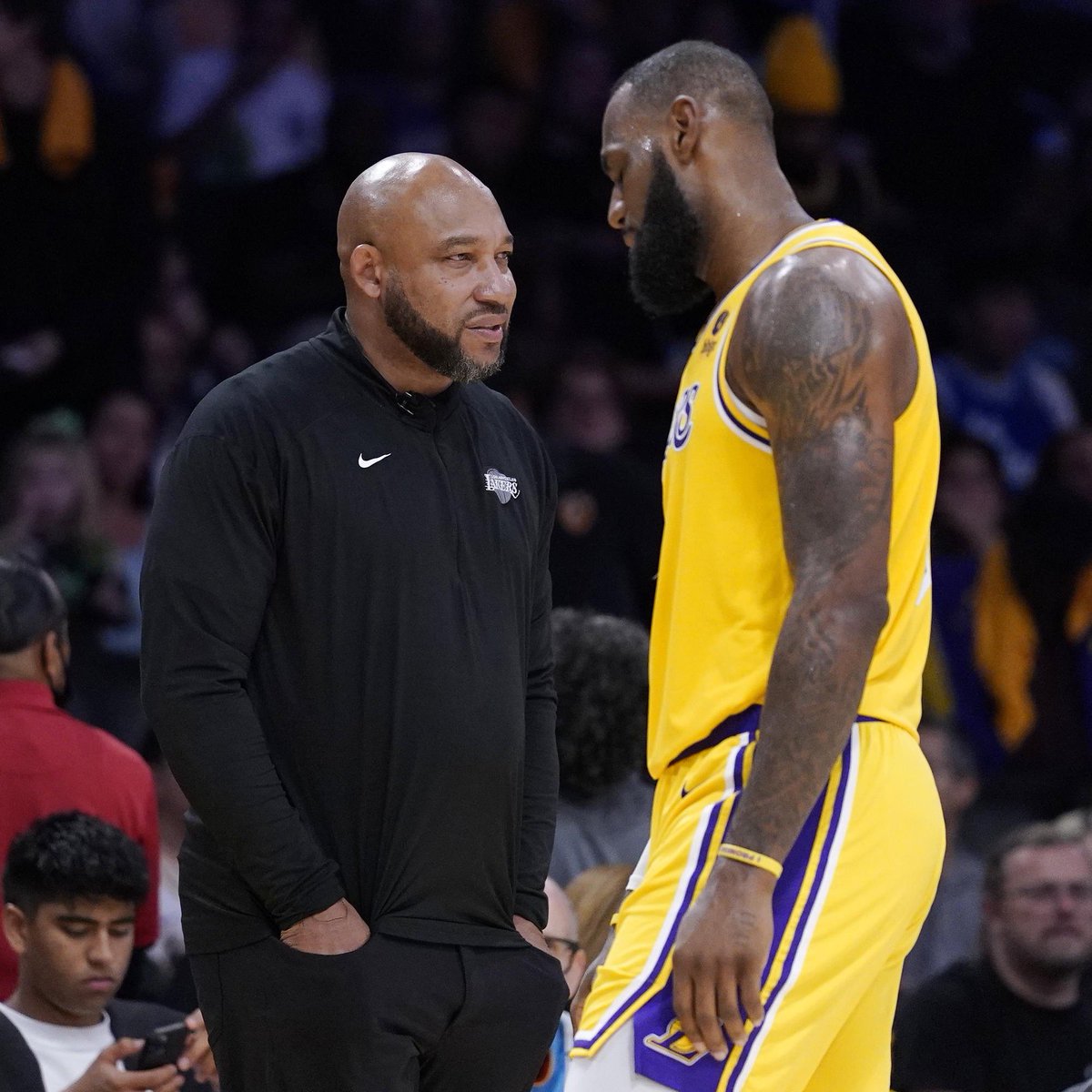 LakeShowYo tweet media