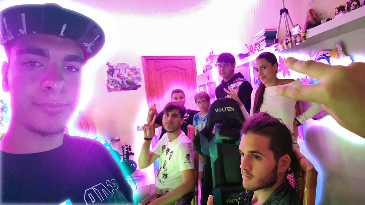 EsmorYt's tweet photo. El fondo de pantalla completa de la miniatura del video de fiesta de cumpleaños con mis mejores amigos/primos 😊 https://t.co/hUPKVcsplG