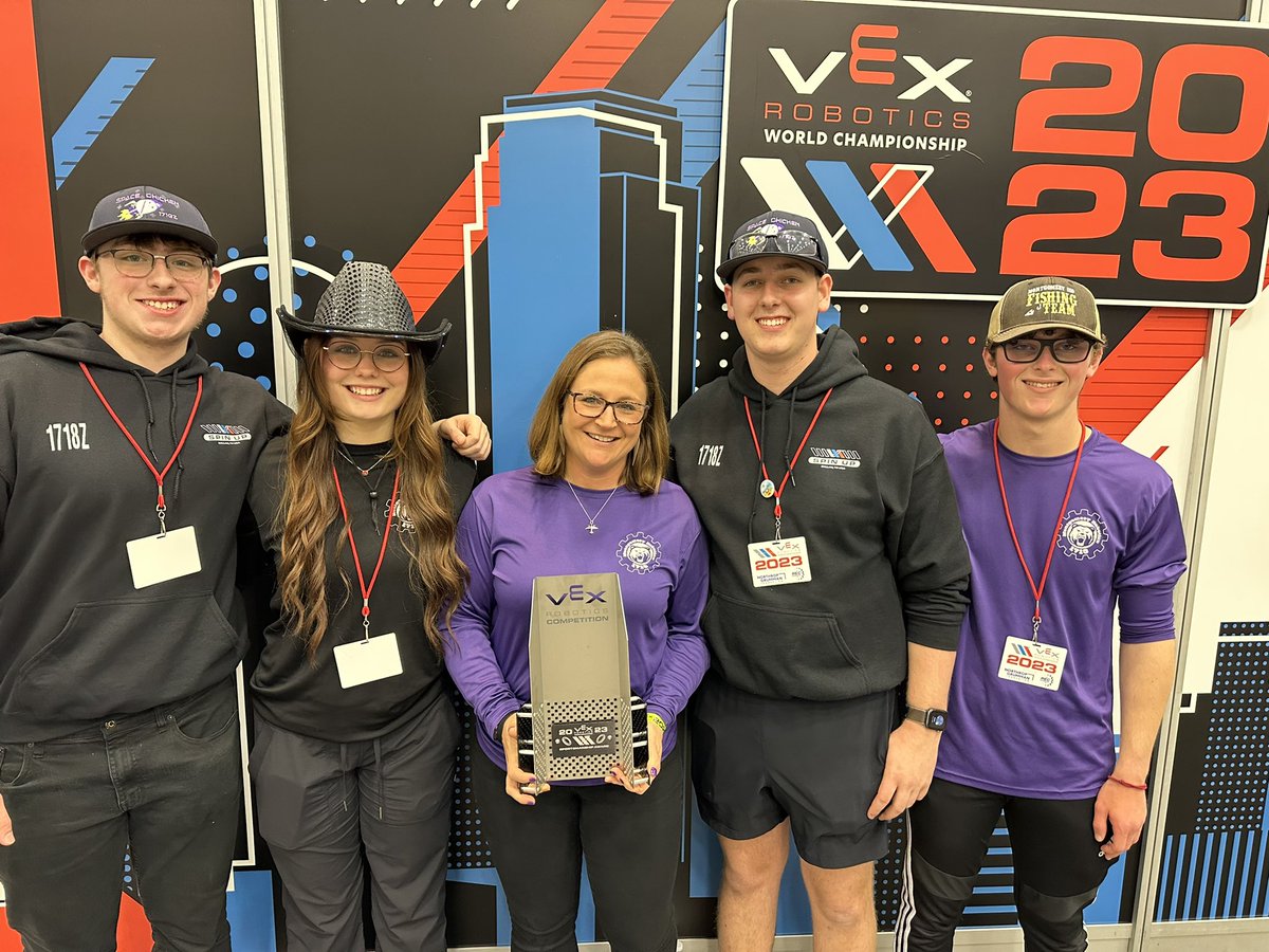 1718Z EARNED the Sportsmanship Award in the Engineering Division at the @REC_Foundation #VEXWorlds Championship! 🎉
Proud is an understatement for what I feel. My 💜 is bursting 
@mhs_pltw 
@mhs_bears 
@MISDCareerTech 
@MontgomeryISD