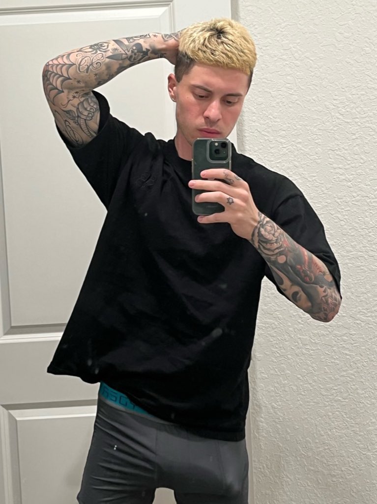 devondaddyof's tweet photo. Finally started my secret page 😈⬇️ #fitness
https://t.co/hNO5uPZ8SY https://t.co/nDUFP1kPo4