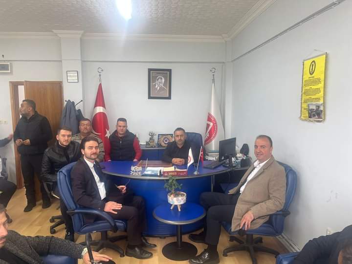 Alitugr98476809's tweet photo. Madeni İşler ve Sanaatkârlar Esnaf Odası Başkanımız Fahrettin Dündar ve Yönetimini, Mv Adayımız Sıtkı Keçeci, İl Bşk Yard, İlçe Bşk ve Yönetimi ile birlikte ziyaret ederek, desteklerini istedik Misafirperverlikleri için teşekkür ederiz @MHP_Bilgi @E_SemihYalcin @doctorsitki https://t.co/pOxgtPR3LU
