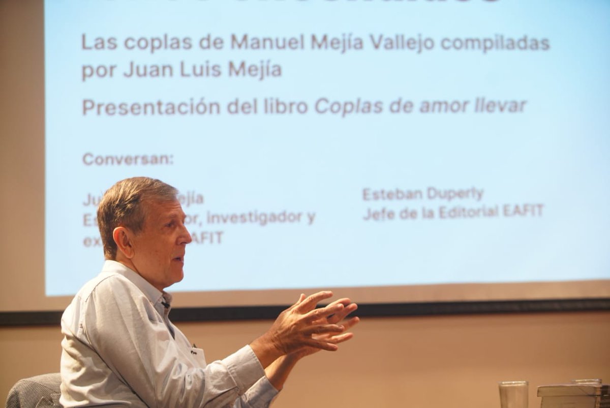EAFIT's tweet photo. #TruequeLiterario 📚 | "En Manuel la variedad es redondilla. Es decir, la rima del 1 y el 4 verso y el 2 y el 3 verso. A pesar de que Manuel usa una expresión literaria popular no son folclóricas" Juan Luis Mejía, escritor, editor, investigador y exrector de #EAFIT https://t.co/6V06ufhPDc
