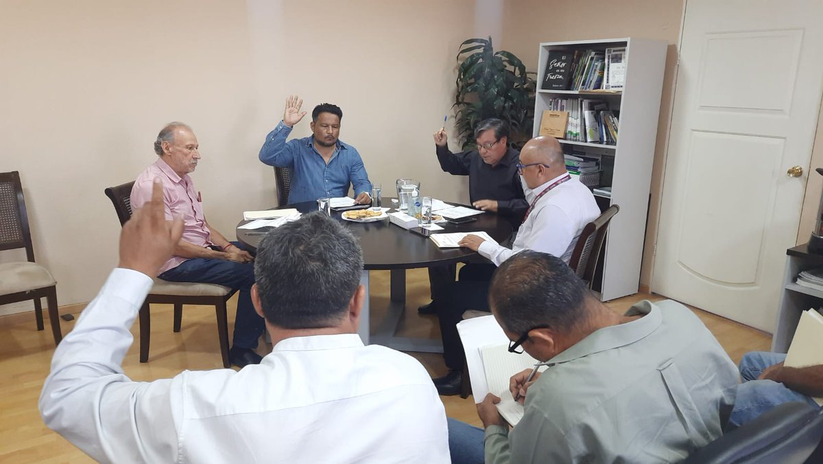 SEMARENgro's tweet photo. El secretario Ángel Almazán Juárez encabezó la Primera Sesión Extraordinaria del Consejo de Administración del Fondo Auxiliar Ambiental Estatal denominado Fondo Verde 2023, donde se realizó la validación y aprobación de los ingresos obtenidos por la @SEMARENgro y la PROPAEG.(1/3) https://t.co/JWrgg4AExF