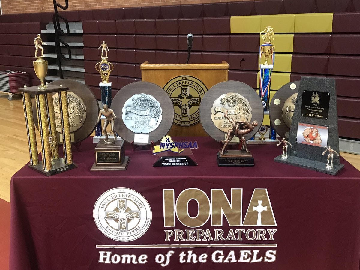 's tweet image. 2023 wrestling banquet  #rtd #ionaprep @IonaPrepSports @erapay5