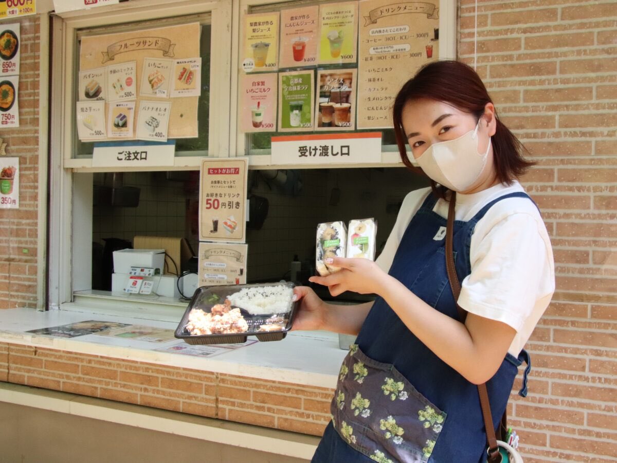 MyFunabashi's tweet photo. 農家のキッチンカー「FromFarm」がアンデルセン公園に常設店、から揚げやオムライスなども提供 https://t.co/YcaRsiTCd2 #まいふな #船橋市 #fromfarm #農家 #農業 #アンデルセン公園 https://t.co/ULr7cHxxHv
