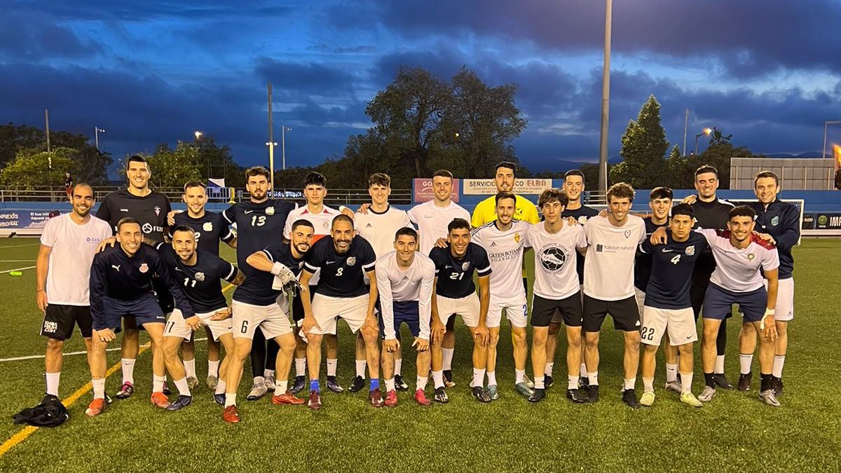 Con los amigos de <a href="/FundacioGrama/">Fundació Esportiva Grama</a> en el entrenamiento de hoy. 

👏🏼👏🏼👏🏼 

#SomosElBarrio