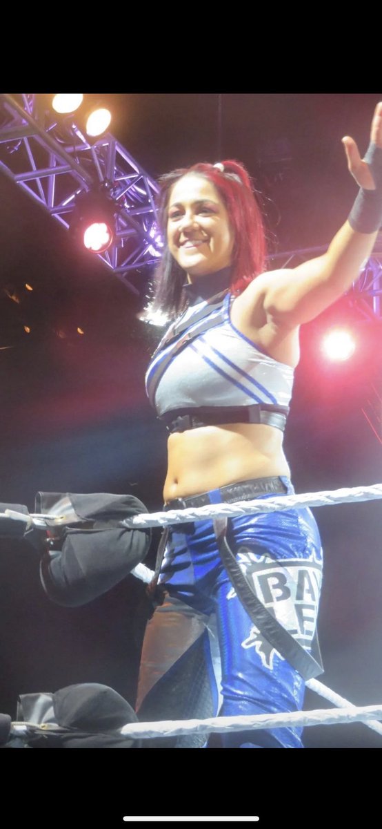 ashb804's tweet photo. My idol @itsBayleyWWE at #WWEManchester !!!๐๐๐
#wwe #bayley #BayLegend #bayleywwe #wwebayley #itsmebayley #bayleyismyrolemodel #bayleyismyidol https://t.co/HRO9E9WOXQ