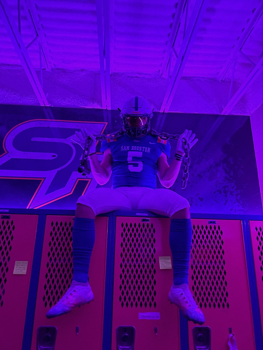 coachccoltharp's tweet photo. How many more day until Spring!?
Let em know @wyattf34
5 days til the pads come on!
#Grind #Blackshirts #Boneneck https://t.co/1yrdiFzQdQ